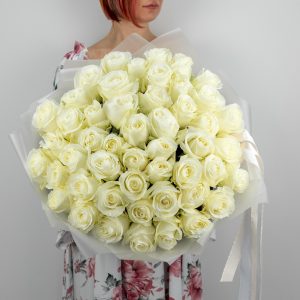 Белые розы Прауд Эквадор