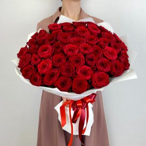 Букет из 49 алых роз