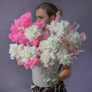 Яркая блондинка