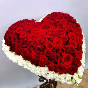 Сердце из роз Амур