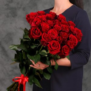 25 красных Эквадорских роз 70см