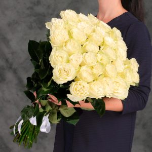 35 белых Эквадорских роз 70см