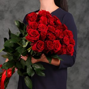25 красных Эквадорских роз 90см