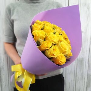 Роза моно желтая