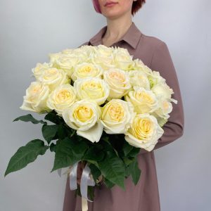 Пионовидные розы Кэндллайт